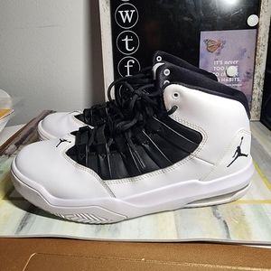 Jordan Max Aura ‘White/Black’ AQ9084-100 Men’s Size 9.5Basketball Shoes Sneakers